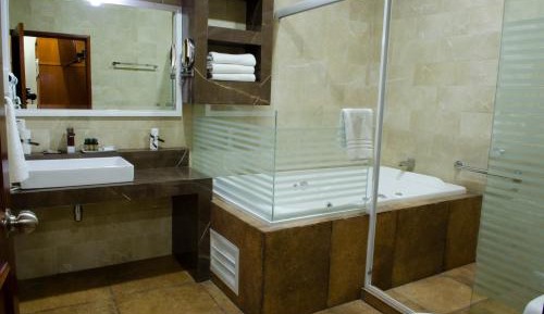 Deluxe Suite with Spa Bath