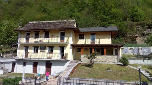 Apartment with Mountain View