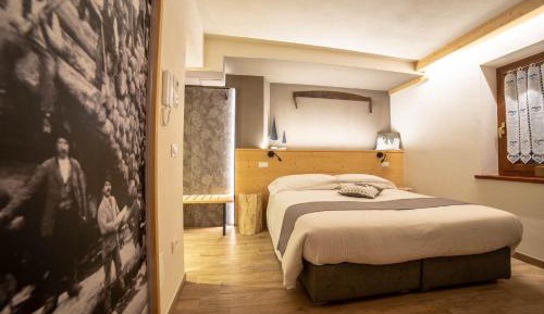 Double or Twin Room with Mountain View