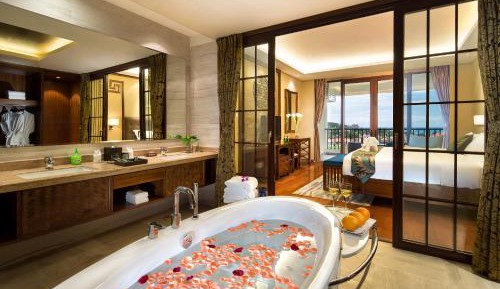 Deluxe Suite with Sea View