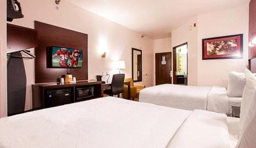 Deluxe Queen Room with Two Queen Beds