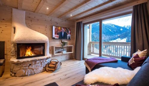 Deluxe Suite with Spa Bath