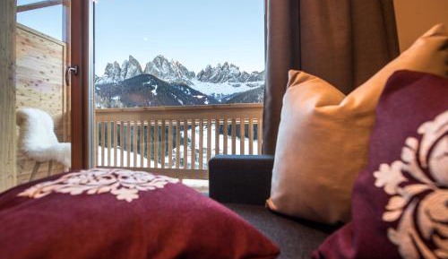 Apartment with Mountain View