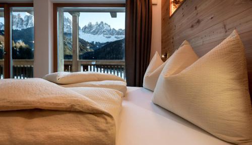 Apartment with Mountain View