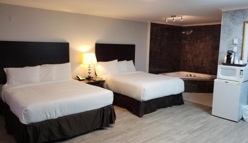 Deluxe Suite with Spa Bath
