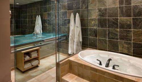 Suite with Hot Tub