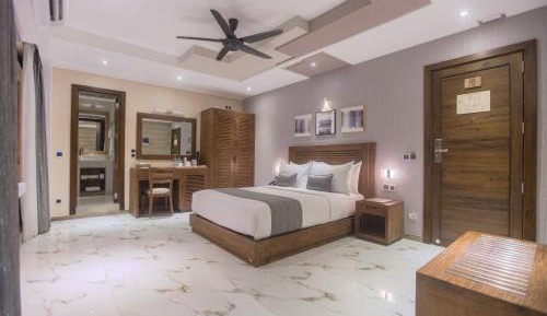 Samann Suite with Balcony (Free Return Airport Transfer)