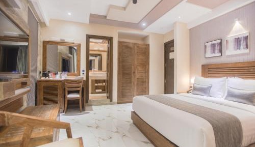 Executive Suite with Balcony (Free Return Airport Transfer)