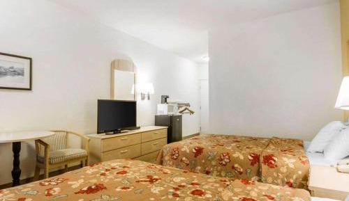 Queen Room with Two Queen Beds - Non-Smoking