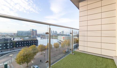 Apartment with Balcony