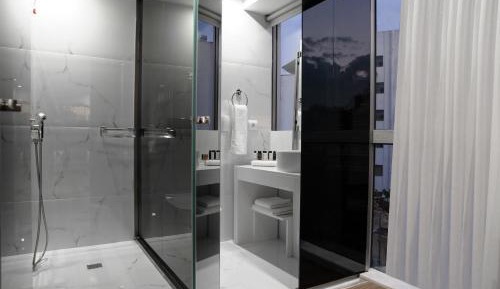 Lifestyle Suite with Acropolis View