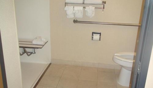 Queen Room - Disability Access - Non-Smoking