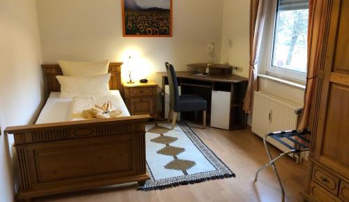 Standard Single Room - Public Transport Ticket Included