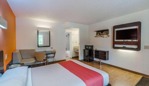 King Room - Disability Access - Non-Smoking