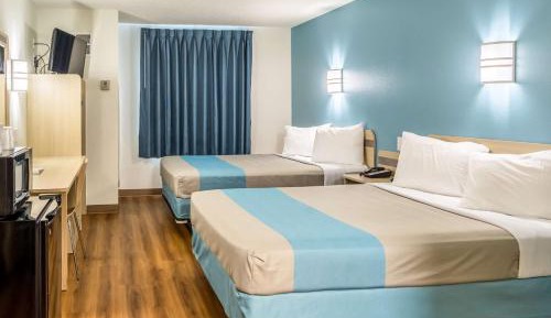 Deluxe Queen Room with Two Queen Beds - Non-Smoking