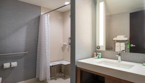 Queen Room with Two Queen Beds and Roll-In Shower - Disability Access