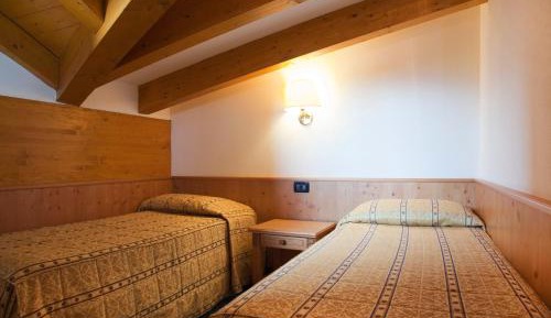 Family Room (2 Adults + 2 Children)