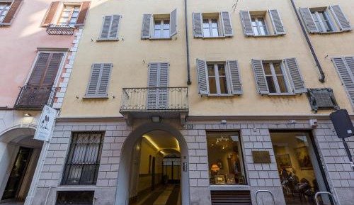 One-Bedroom Apartment - Via Borgospesso 12
