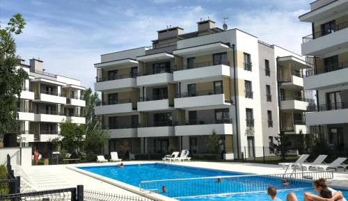 Apartment with Pool View 