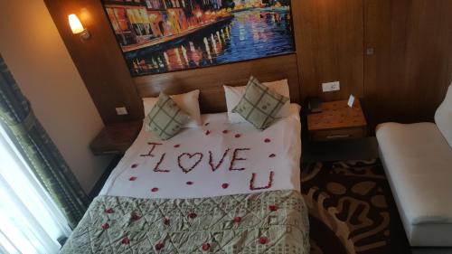 Deluxe Room Mountain View