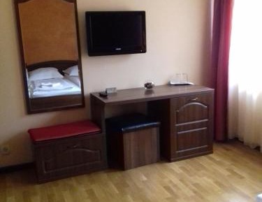 Deluxe Double Room (2 Adults + 1 Child)