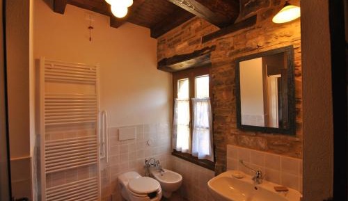 King Room with Roll-In Shower - Disability Access