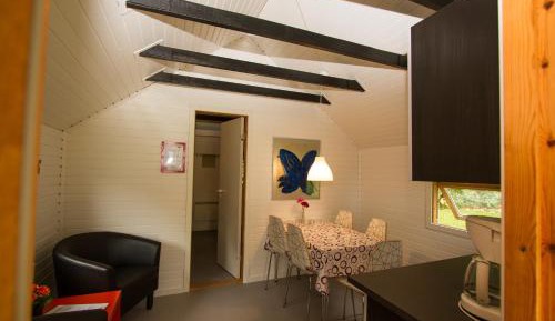 One-Bedroom Cottage with Shared Bathroom 164 ft away. (5 Adults)