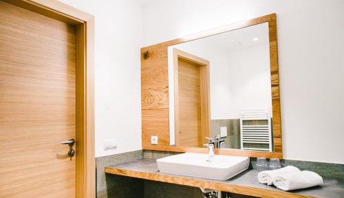 Apartment with Mountain View