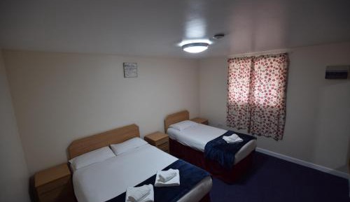 Basic Triple Room with Shared Bathroom