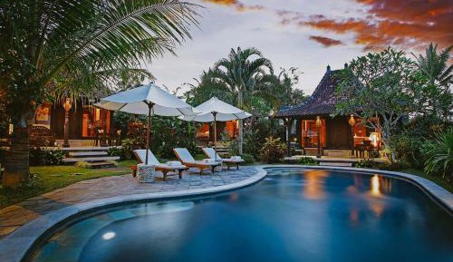 Villa with Garden View