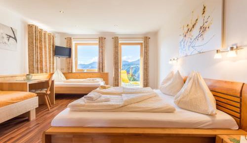 Apartment with Mountain View