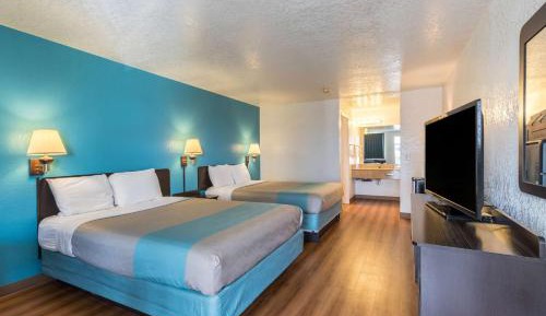 Deluxe Queen Room with Two Queen Beds