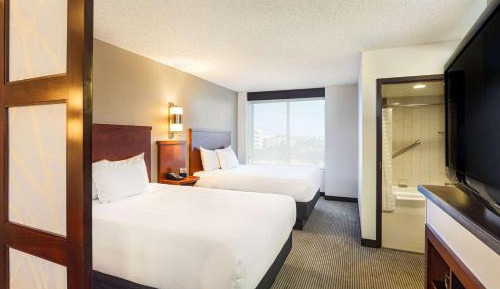 Queen Room with Two Queen Beds and Sofa Bed - High Floor