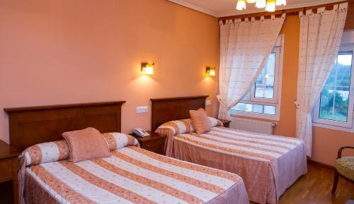 Family Room (2 Adults + 2 Children)