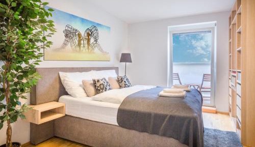 XL Penthouse Apartment with Terrace 