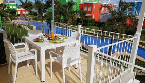 Apartment with Pool View 