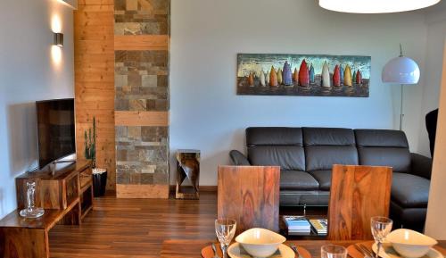 Apartment with Mountain View