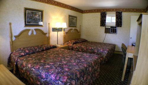 Queen Room with Two Queen Beds - Non-Smoking