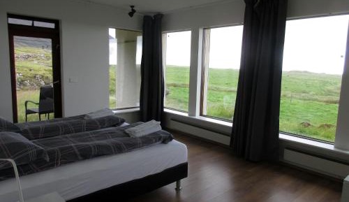 Standard Twin Room with Mountain View