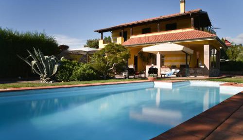 Two-Bedroom House with Private Pool