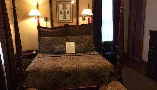 Deluxe Queen Room