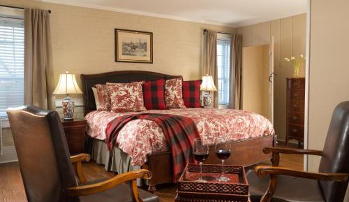 Deluxe King Suite