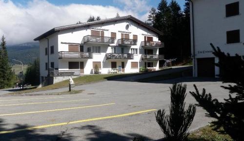 Apartment with Mountain View