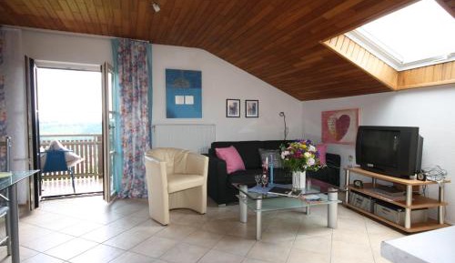 Apartment with Mountain View