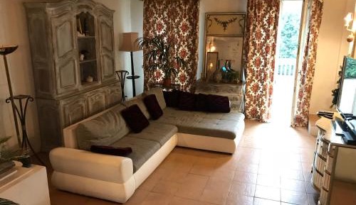 Deluxe Room (2 Adults + 1 Child)