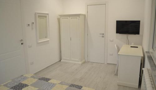 Deluxe Double Room with Side Sea View