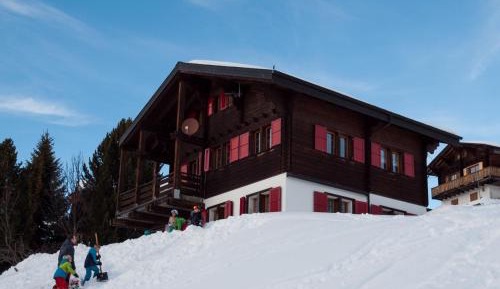 Apartment with Mountain View