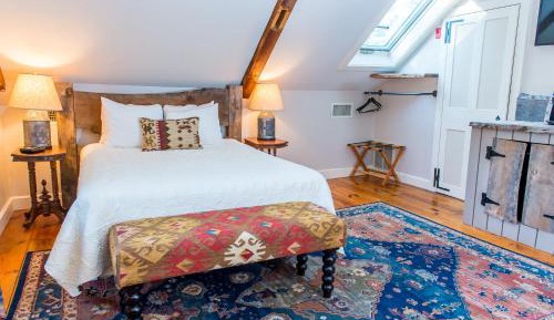 Standard Queen Room