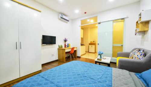 One-Bedroom Apartment with River View