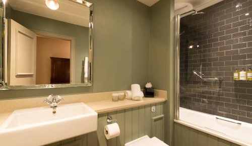 Family Room (2 Adults + 2 Children)